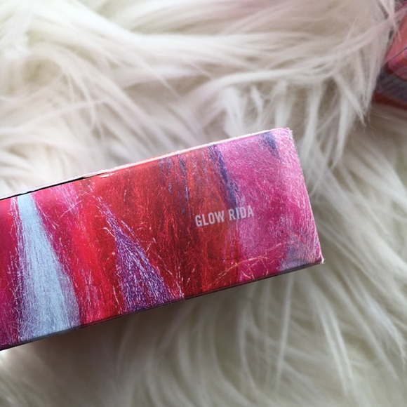 Mac Cosmetics Trolls limited release collection - Picture 6 of 7